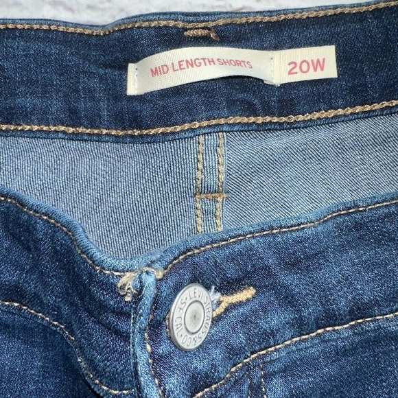 NWT Women’s 20W Levi’s Mid Length Hypersoft Denim Shorts - Picture 2 of 8